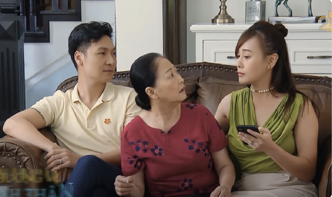 phuong oanh tiep tuc mac loi trang phuc thua xa khi dung hang em gai trong huong vi tinh than2 phuong oanh tiep tuc mac loi trang phuc thua xa khi dung hang em gai trong huong vi tinh than2