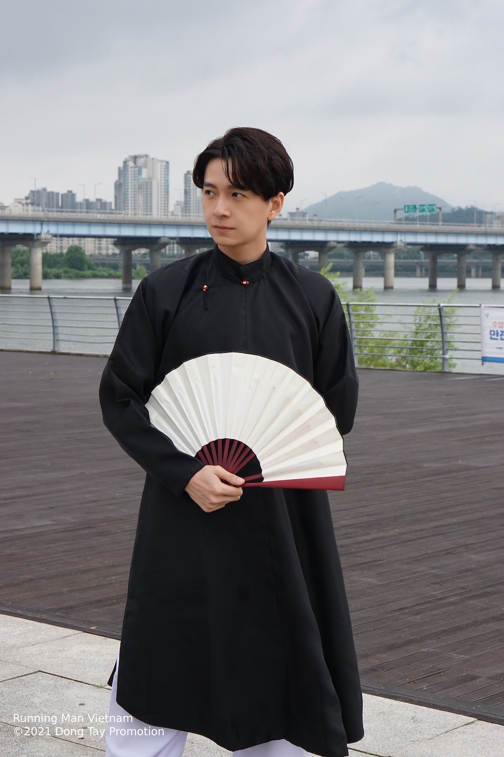 dan cast running man vietnam dien ao dai khoe visual dinh cao tai han quoc 5