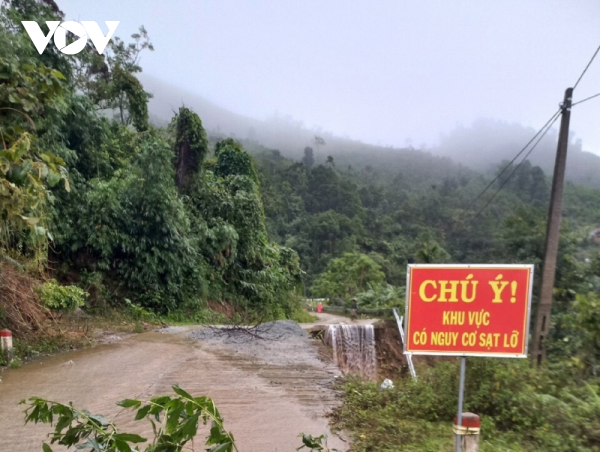 ghi nhan luong mua ky luc quang ngai di doi hang nghin nguoi dan trong dem 2 ghi nhan luong mua ky luc quang ngai di doi hang nghin nguoi dan trong dem 2