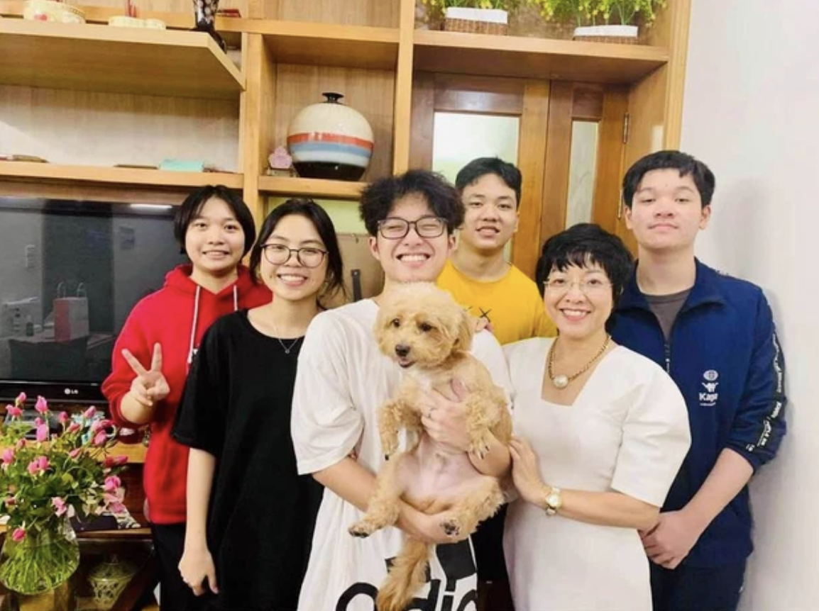 con trai nsnd cong ly lan dau khoe ban gai khoanh khac than thiet ben mc thao van gay chu y 3 con trai nsnd cong ly lan dau khoe ban gai khoanh khac than thiet ben mc thao van gay chu y 3