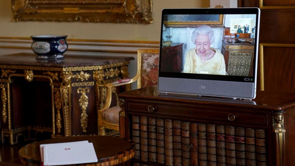 nu hoang anh elizabeth ii lan dau xuat hien sau thoi gian nhap vien1 nu hoang anh elizabeth ii lan dau xuat hien sau thoi gian nhap vien1