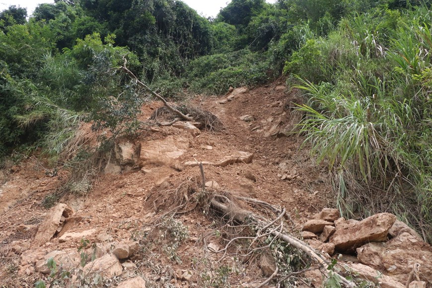 nghe an sat lo nui lam sap nha dan nhieu nguoi phai di doi di noi khac1 nghe an sat lo nui lam sap nha dan nhieu nguoi phai di doi di noi khac1