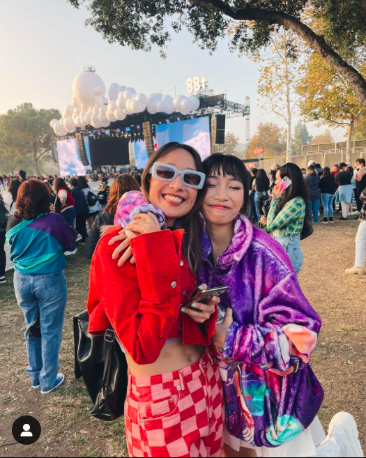 my anh anna truong hoi ngo tren dat my buc anh chi gai chup voi chong tay gay bao cong dong mang2 my anh anna truong hoi ngo tren dat my buc anh chi gai chup voi chong tay gay bao cong dong mang2