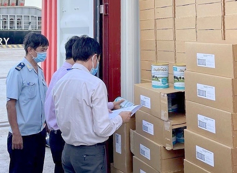 tp hcm hon 22 000 hop sua tu thien duoc thong quan tang cho tre em kho khan 1 tp hcm hon 22 000 hop sua tu thien duoc thong quan tang cho tre em kho khan 1