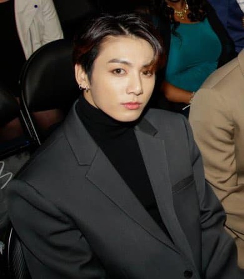 jungkook bts khien fan dung ngoi khong yen voi loat khoanh khac huyen thoai tai le trao giai3 jungkook bts khien fan dung ngoi khong yen voi loat khoanh khac huyen thoai tai le trao giai3