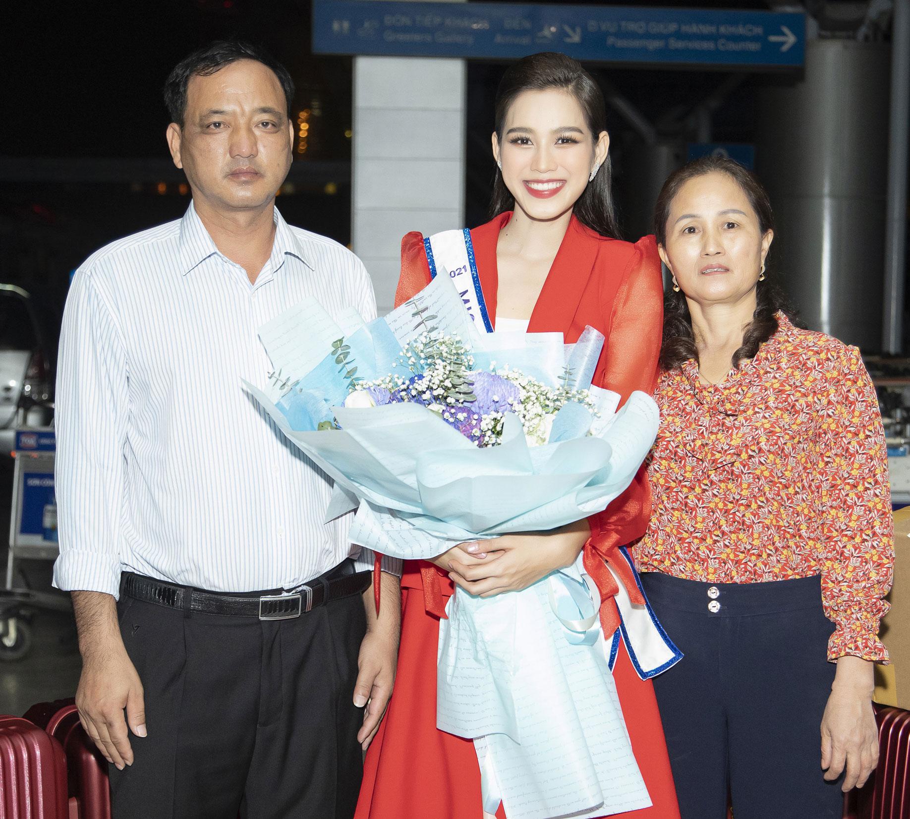 hoa hau do thi ha gap su co khi vua len duong tham du miss world 2021 1 hoa hau do thi ha gap su co khi vua len duong tham du miss world 2021 1