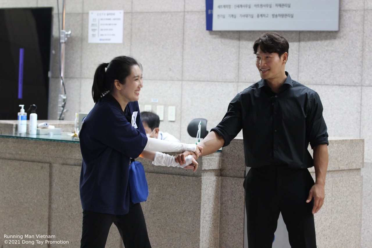 running man vietnam tap 10 anh ho kim jong kook bat ngo truoc do song dai cua ngo kien huy 4