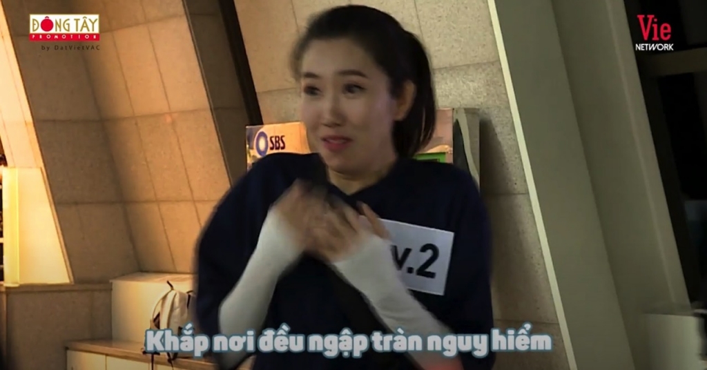 running man vietnam thuy ngan run ray doi mat voi kim jong kook lo kha nang tieng anh khiem ton 1 running man vietnam thuy ngan run ray doi mat voi kim jong kook lo kha nang tieng anh khiem ton 1