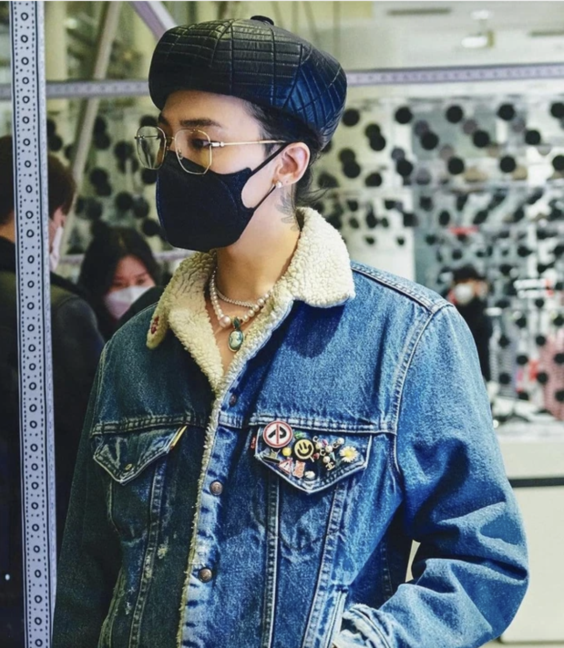 g dragon gay bao mang xa hoi tai su kien di ban giay cung khien ca khu pho nao loan2 g dragon gay bao mang xa hoi tai su kien di ban giay cung khien ca khu pho nao loan2