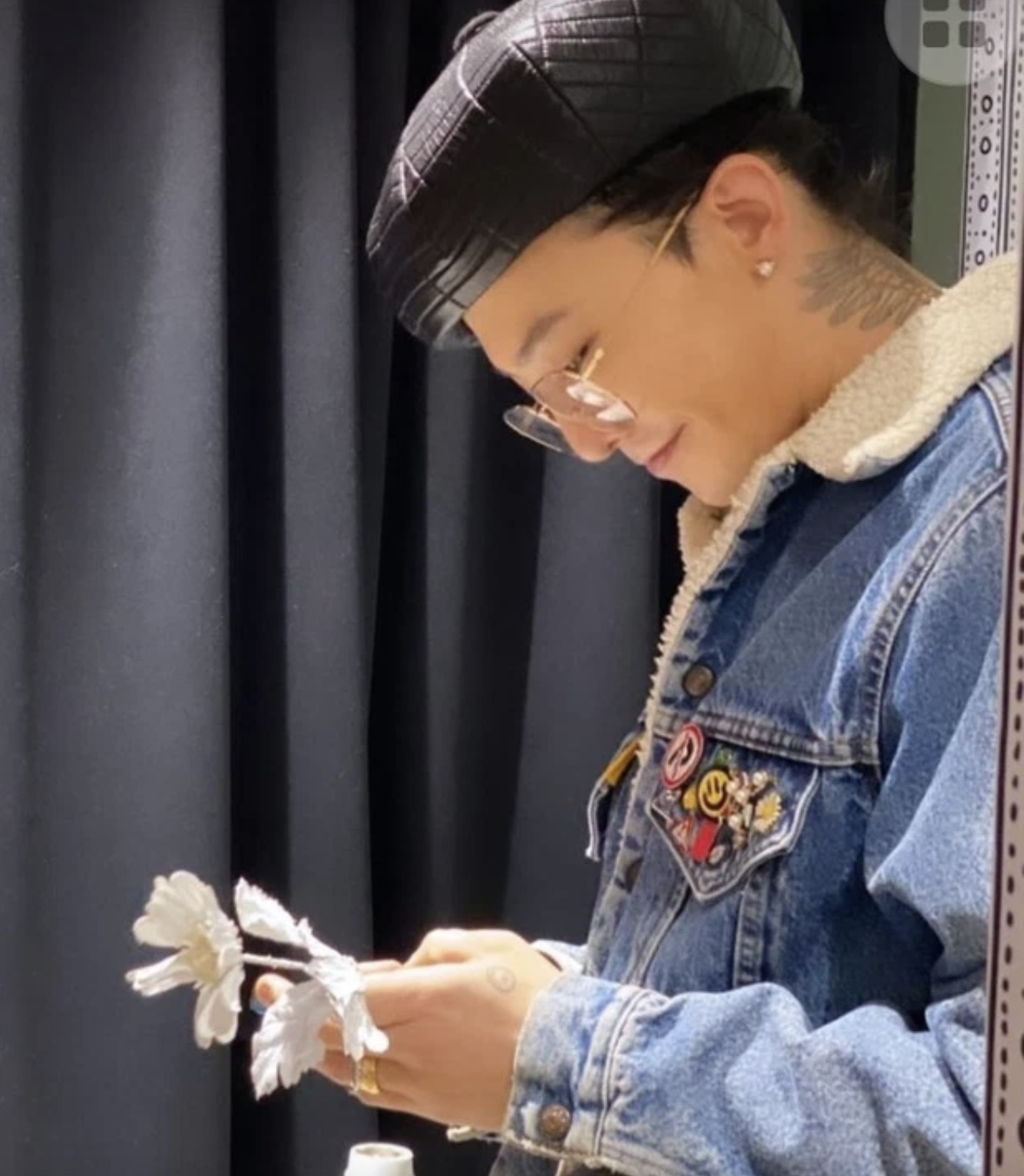 g dragon gay bao mang xa hoi tai su kien di ban giay cung khien ca khu pho nao loan3 g dragon gay bao mang xa hoi tai su kien di ban giay cung khien ca khu pho nao loan3