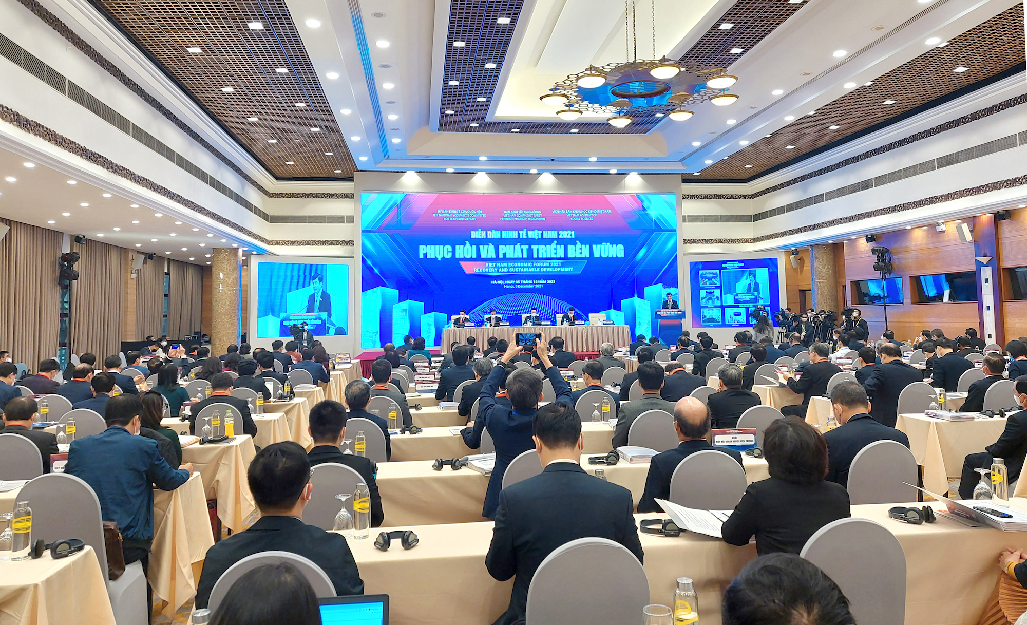 khai mac dien dan kinh te viet nam 2021 phuc hoi va phat trien ben vung2 khai mac dien dan kinh te viet nam 2021 phuc hoi va phat trien ben vung2