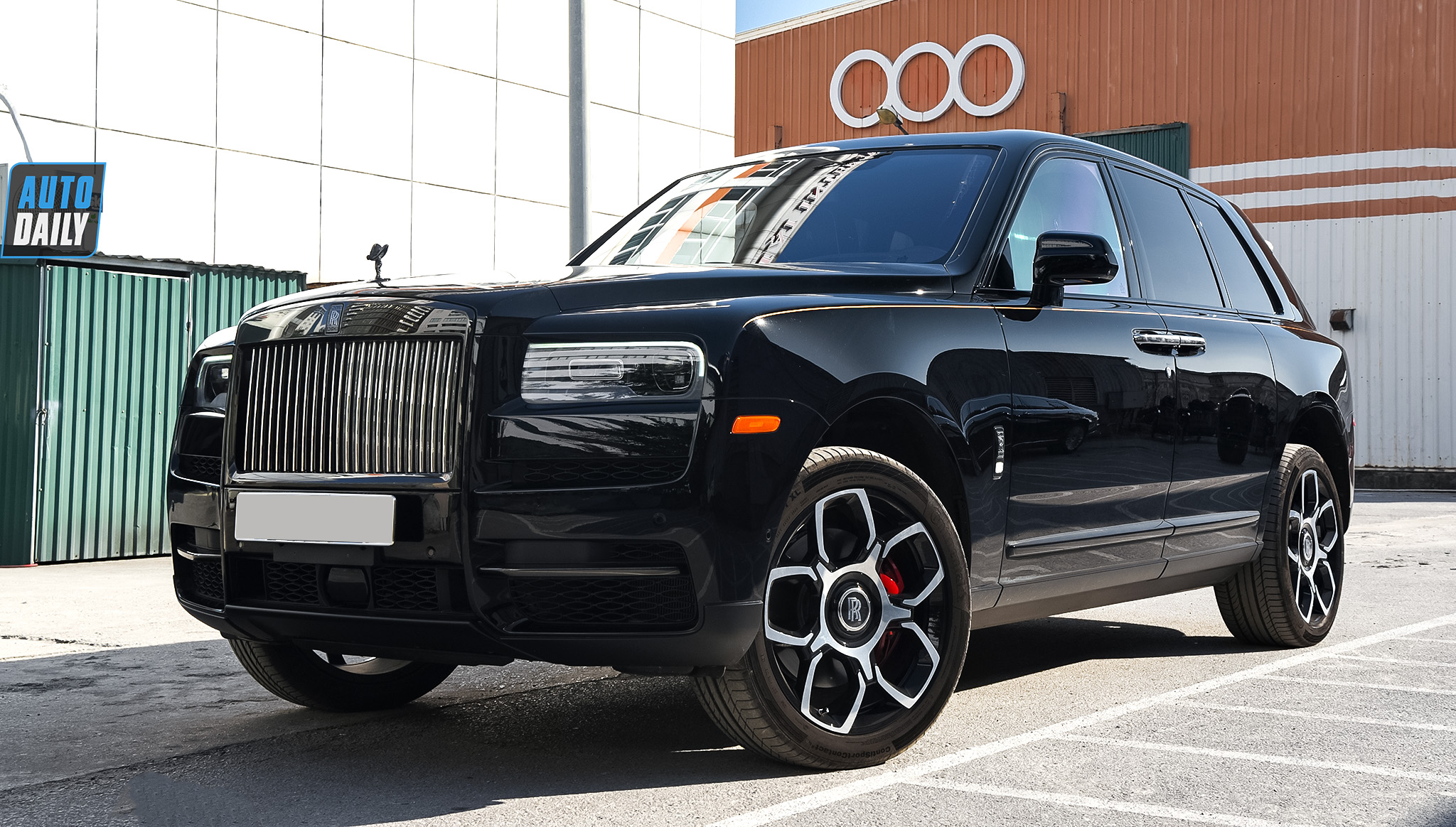 can canh sieu xe rolls royce cullinan black badge gia khong duoi 40 ty dong1 can canh sieu xe rolls royce cullinan black badge gia khong duoi 40 ty dong1