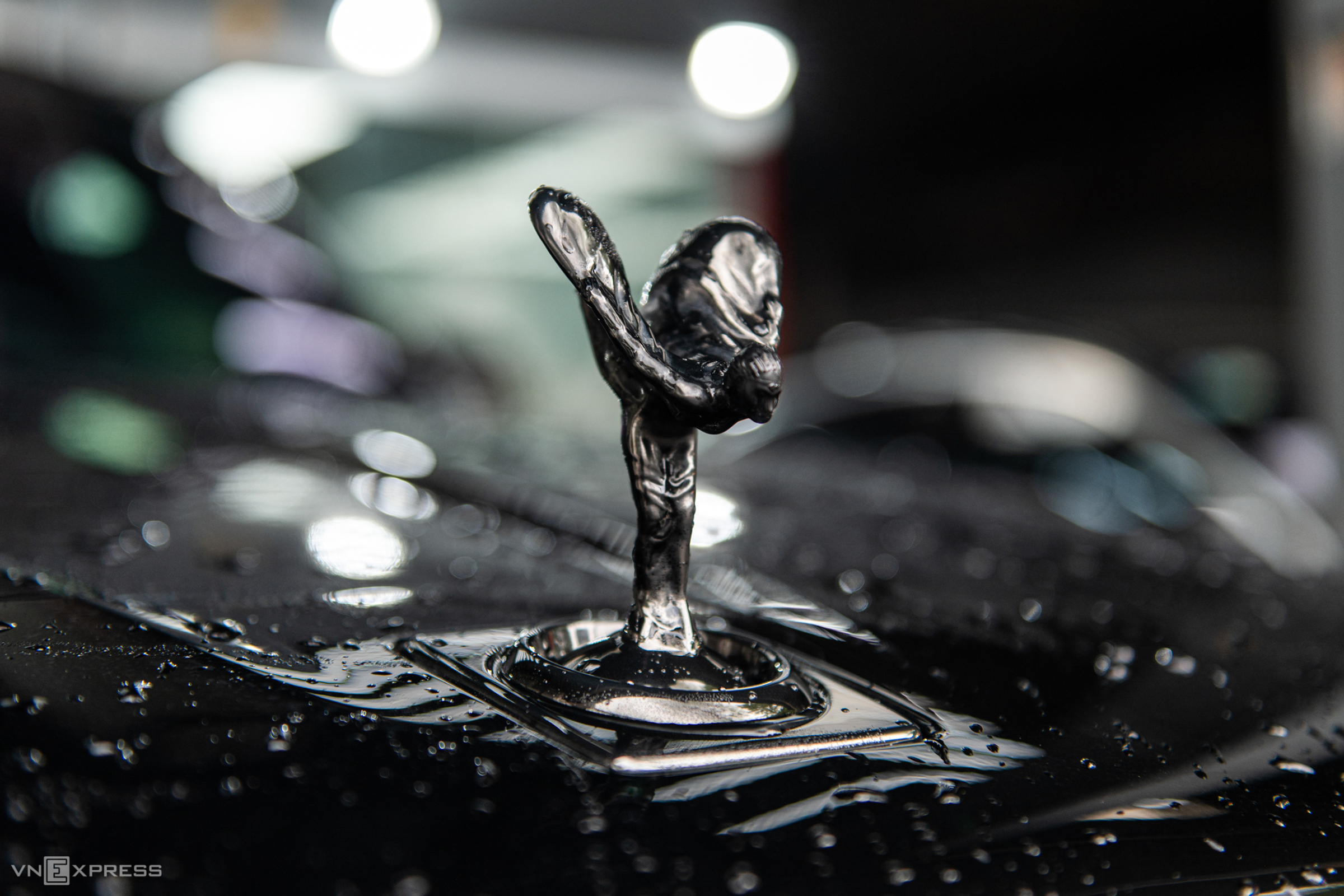 can canh sieu xe rolls royce cullinan black badge gia khong duoi 40 ty dong4 can canh sieu xe rolls royce cullinan black badge gia khong duoi 40 ty dong4