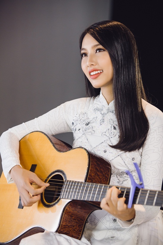 miss grand thuy tien bat ngo nhac ten 1 nam ca si dien trai can nhac ket hop sau khi ve nuoc4