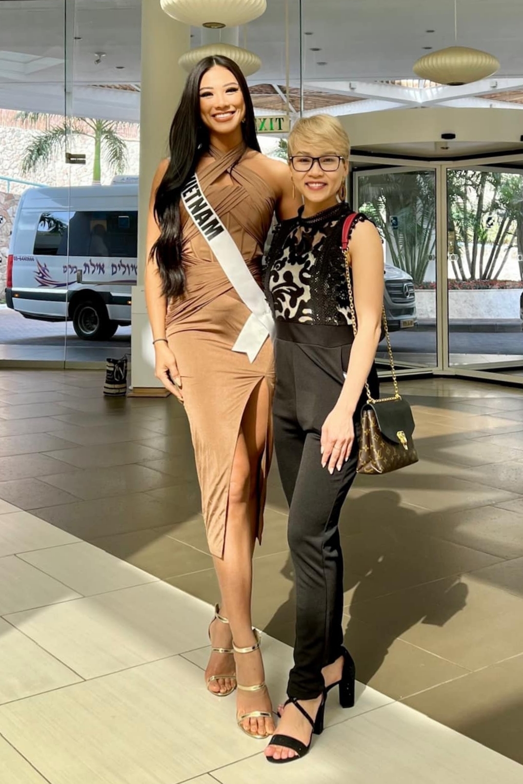 miss universe 2021 kim duyen len do thanh lich phong van bang tieng anh khong can den phien dich vien1