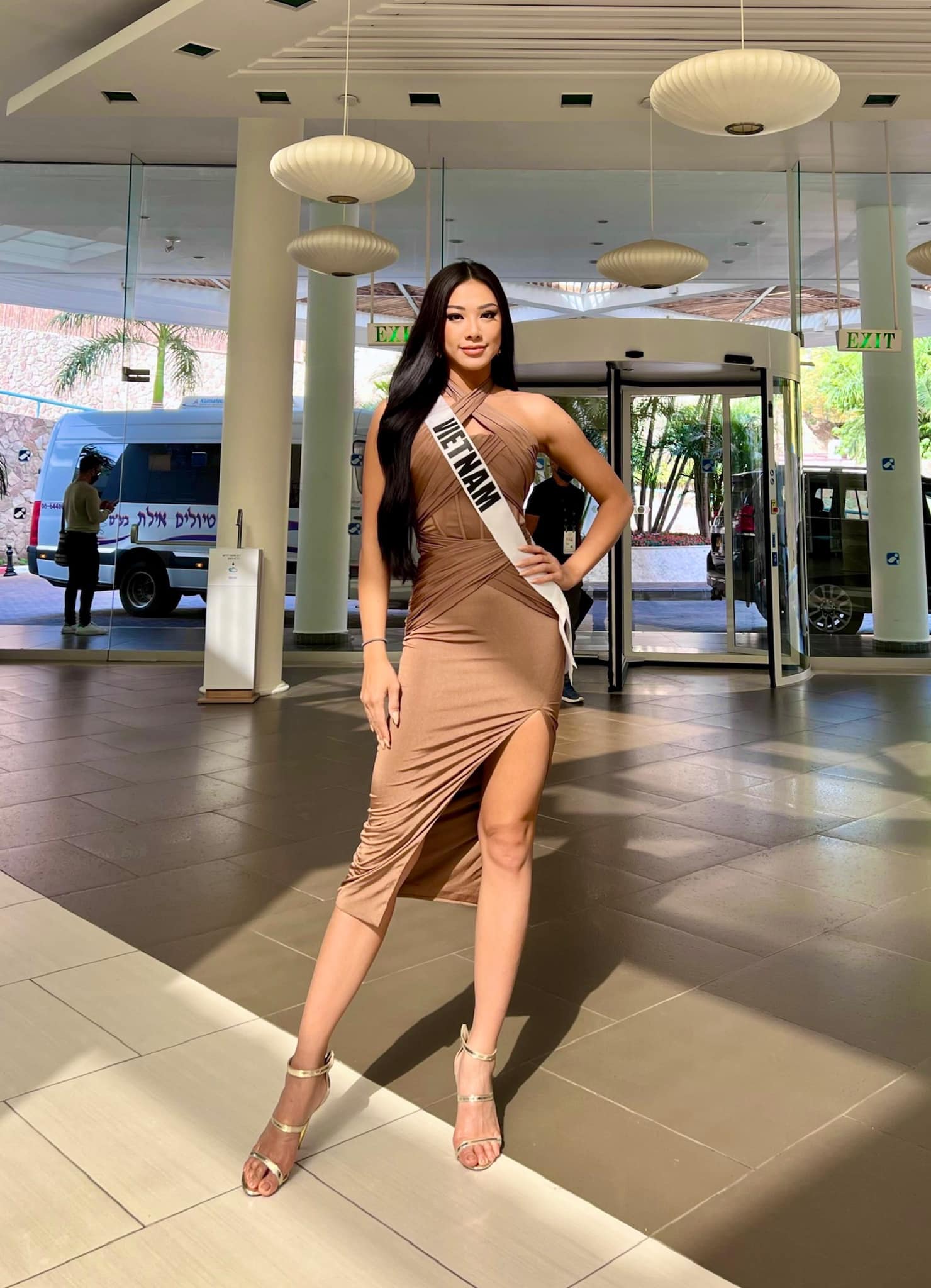 miss universe 2021 kim duyen len do thanh lich phong van bang tieng anh khong can den phien dich vien4