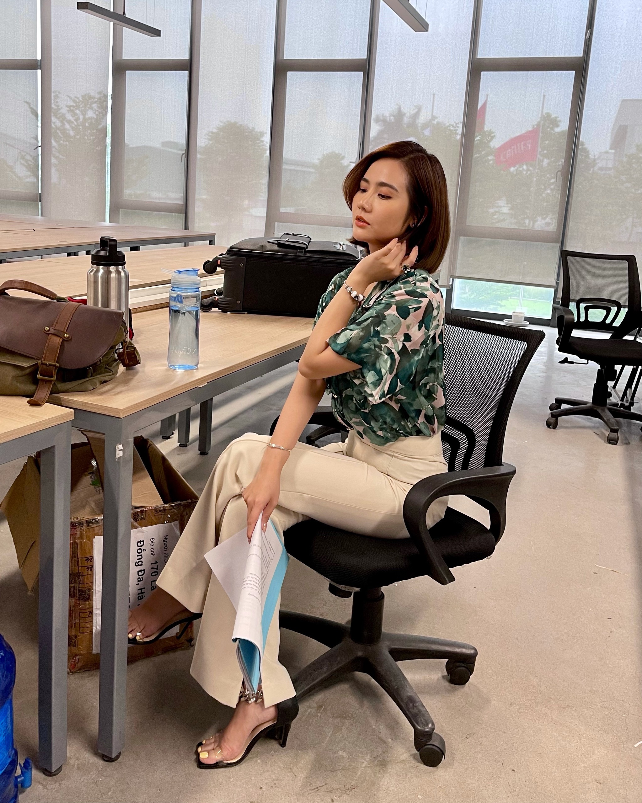 huyen lizzie tiet lo tu dinh hinh phong cach thoi trang cho van trang trong thuong ngay nang ve1 huyen lizzie tiet lo tu dinh hinh phong cach thoi trang cho van trang trong thuong ngay nang ve1