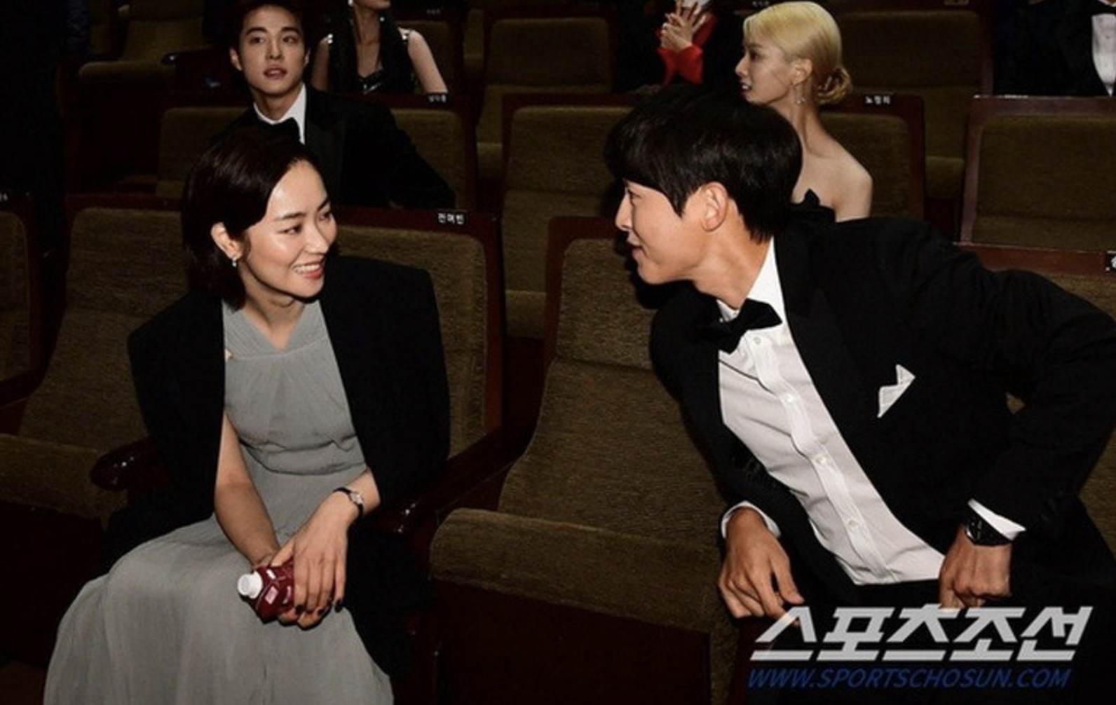 song joong ki lo khoanh khac hen ho ben tinh tin don jeon yeo bin su that khien cac fan bat ngo4 song joong ki lo khoanh khac hen ho ben tinh tin don jeon yeo bin su that khien cac fan bat ngo4