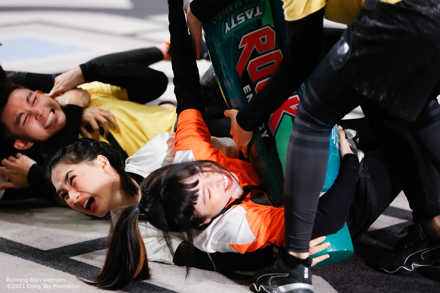 running man vietnam tap 13 hoa minzy suy sup khi ve chung doi voi tho den ngo kien huy5 running man vietnam tap 13 hoa minzy suy sup khi ve chung doi voi tho den ngo kien huy5