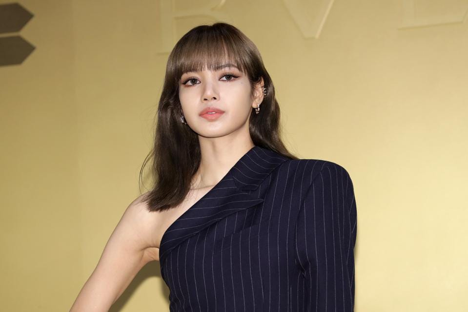 lisa blackpink tro thanh nghe si solo kpop dau tien lam nen lich su tai bang xep hang billboard1