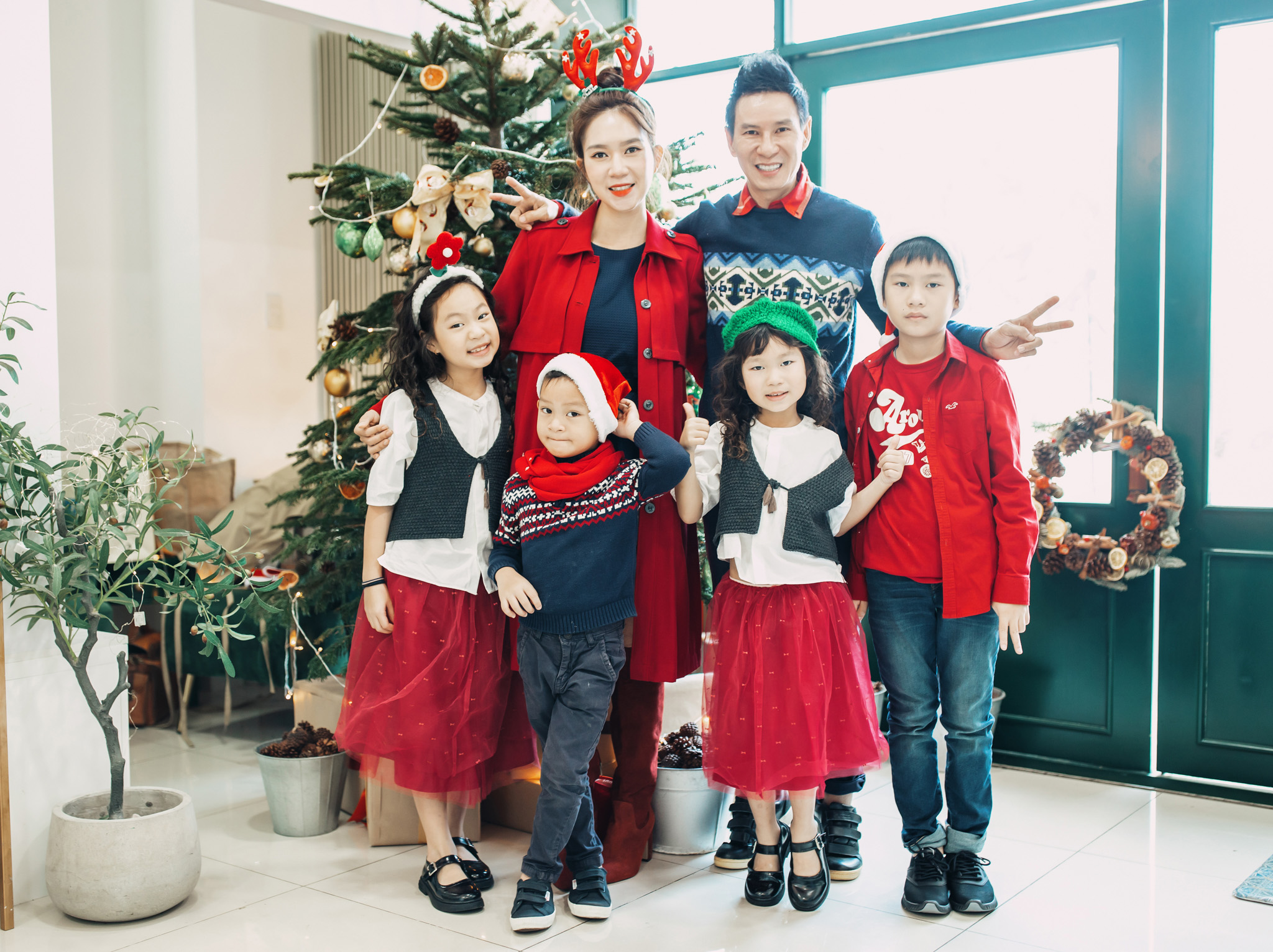 gia dinh ly hai hanh phuc cung nhau lam banh va don giang sinh som7 gia dinh ly hai hanh phuc cung nhau lam banh va don giang sinh som7