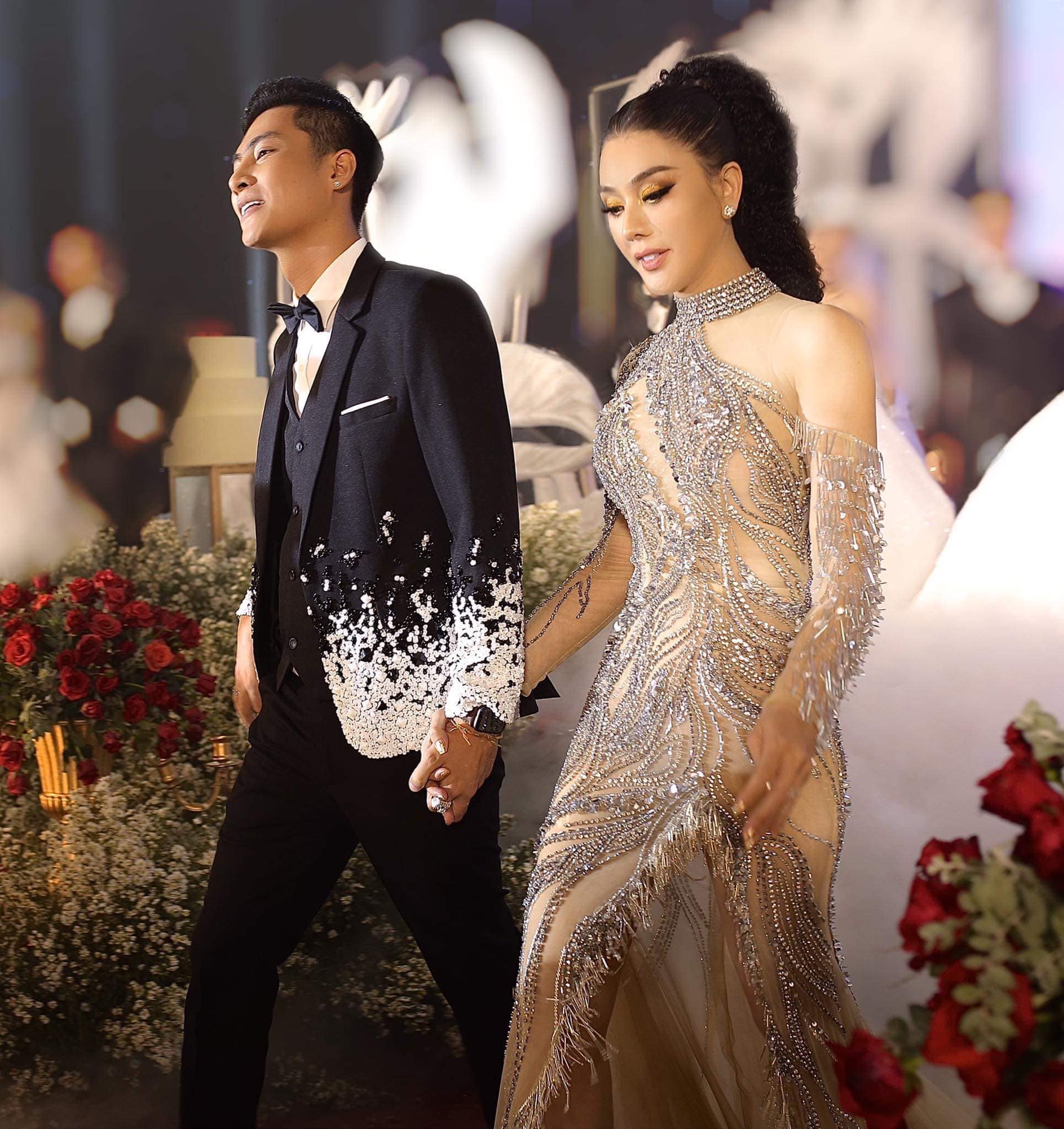 chong cu lam khanh chi khoe noi o moi hau ly hon co dong thai nuoi tiec tren mang xa hoi1