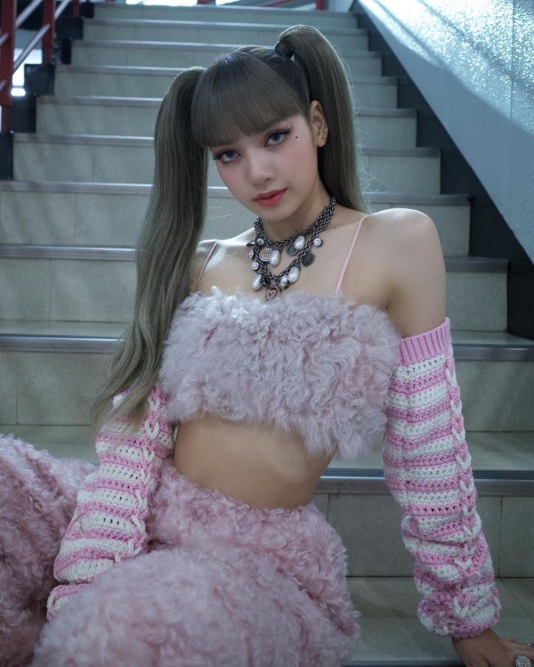 lisa blackpink dung dau danh sach top 100 guong mat dep nhat the gioi nam 2021 3 lisa blackpink dung dau danh sach top 100 guong mat dep nhat the gioi nam 2021 3