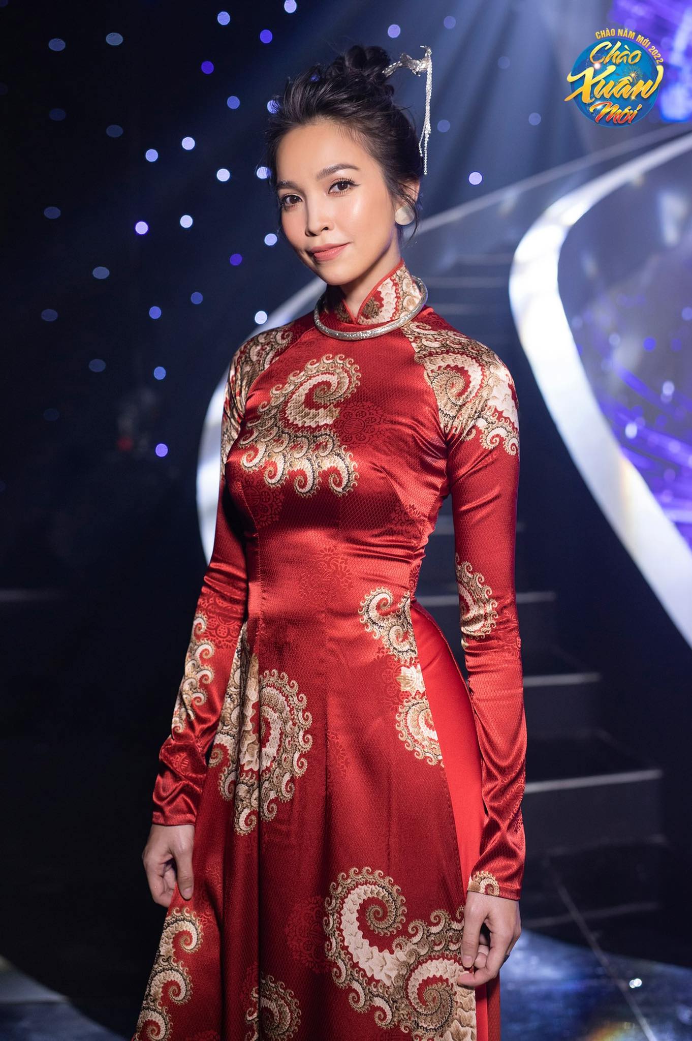 hien thuc hack tuoi voi ao dai don xuan khoe nhan sac tre mai khong gia van nguoi me13