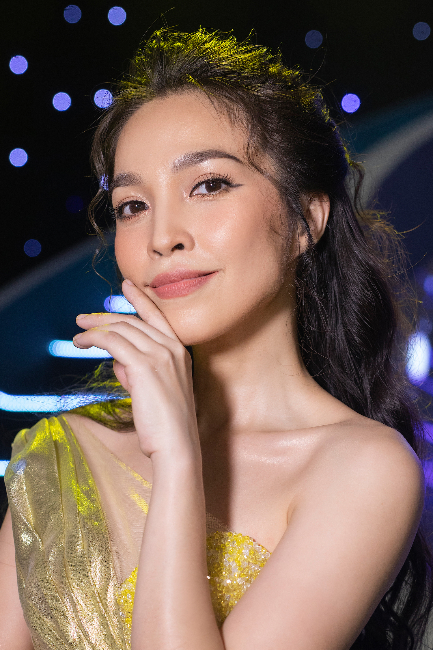 hien thuc hack tuoi voi ao dai don xuan khoe nhan sac tre mai khong gia van nguoi me6