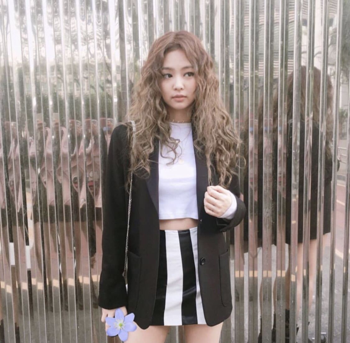 jennie blackpink voi loat kieu toc cho mat tron bau binh don gian nhung lai thanh hot trend15 jennie blackpink voi loat kieu toc cho mat tron bau binh don gian nhung lai thanh hot trend15