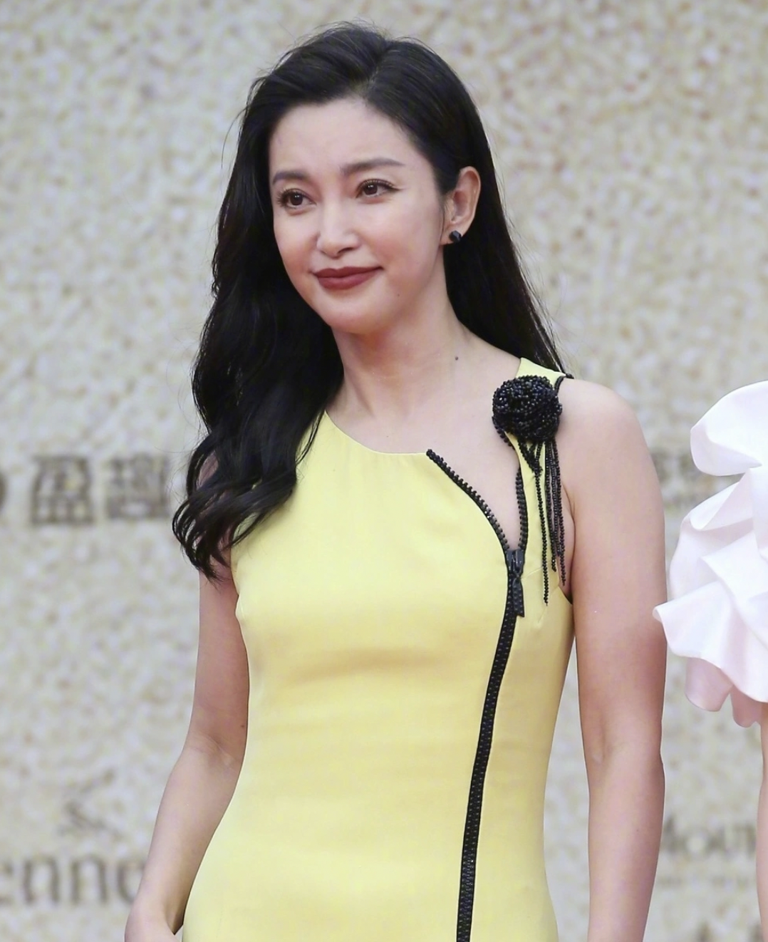sao hoa ngu tren tham do kim ke 2021 huynh hieu minh lo ve tieu tuy quan hieu dong khoe vai tran goi cam4 sao hoa ngu tren tham do kim ke 2021 huynh hieu minh lo ve tieu tuy quan hieu dong khoe vai tran goi cam4