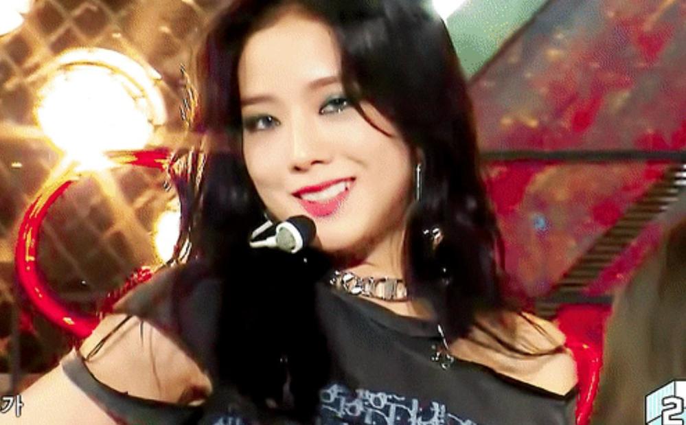 hoc jisoo blackpink nhung kieu trang diem than thanh don gian nhung co hieu ung tuyet voi9