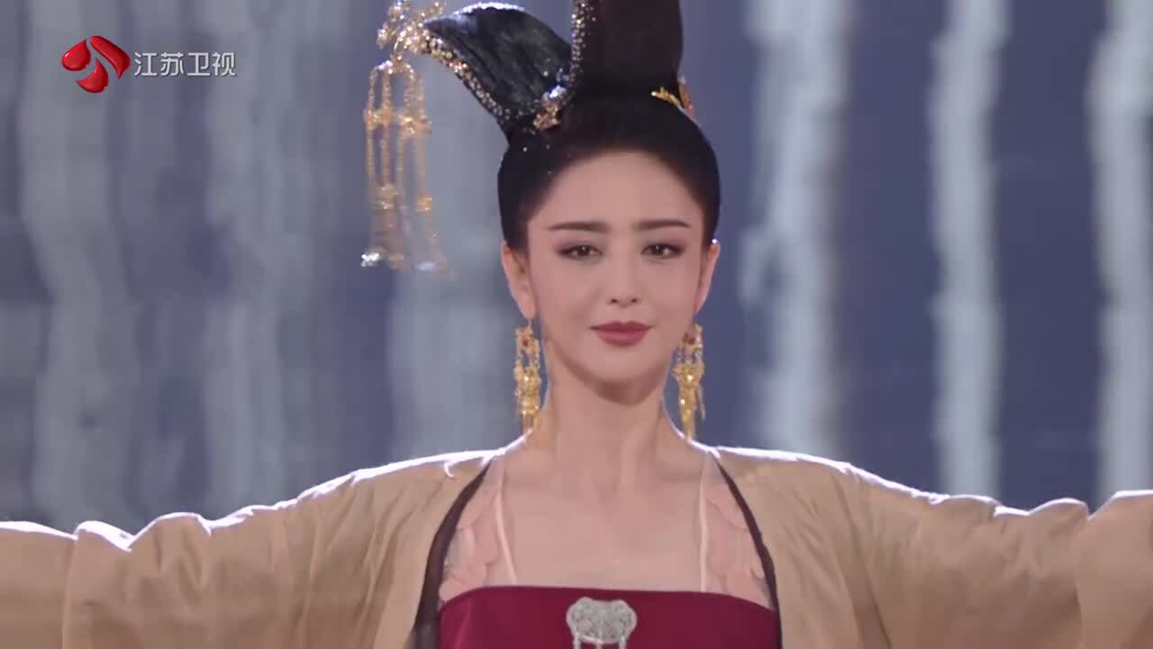 tan tu dai thanh y man anh hoa ngu my nhan u40 van quyen ru nguoi dep tan cuong tung bi nem da thoi trang5 tan tu dai thanh y man anh hoa ngu my nhan u40 van quyen ru nguoi dep tan cuong tung bi nem da thoi trang5