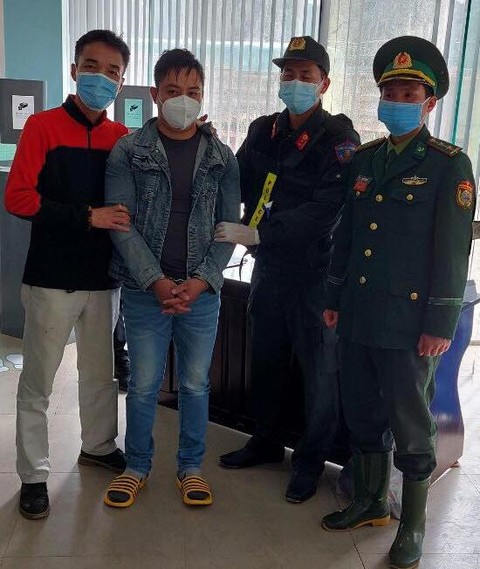 cao bang bat giu nu giao vien mua ban trai phep 6 banh heroin2