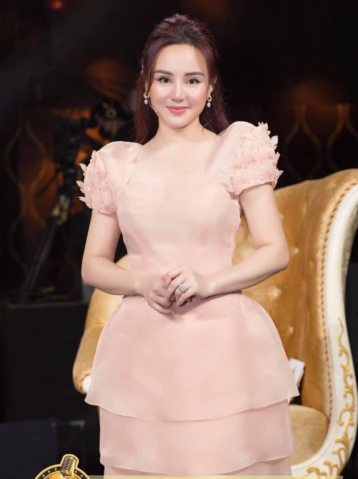 vy oanh tuyen bo lam dieu dac biet neu nhan 1 ty dong tu ba nguyen phuong hang1 vy oanh tuyen bo lam dieu dac biet neu nhan 1 ty dong tu ba nguyen phuong hang1