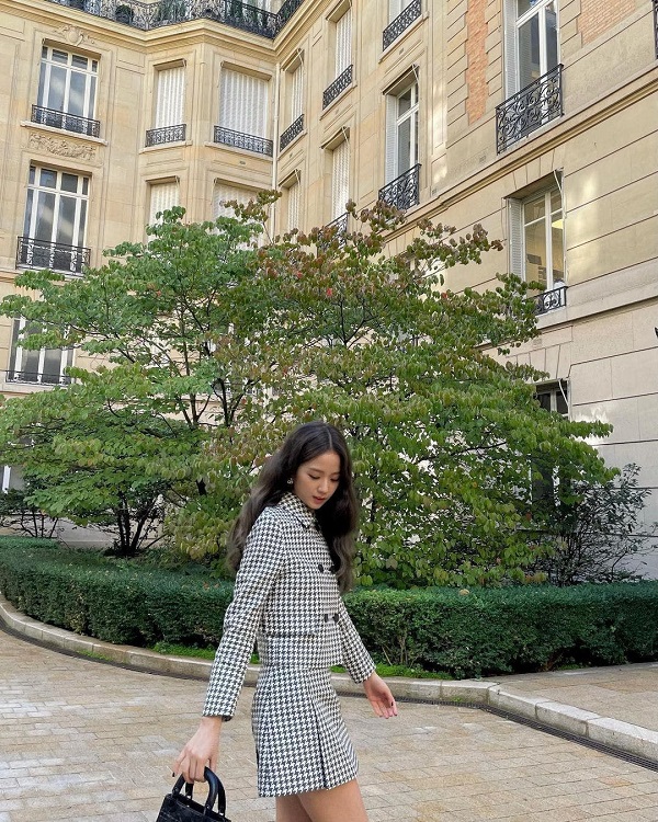 hanh trinh bien hoa phong cach cua jisoo blackpink tu nhat nhoa den vien ngoc toa sang9 hanh trinh bien hoa phong cach cua jisoo blackpink tu nhat nhoa den vien ngoc toa sang9