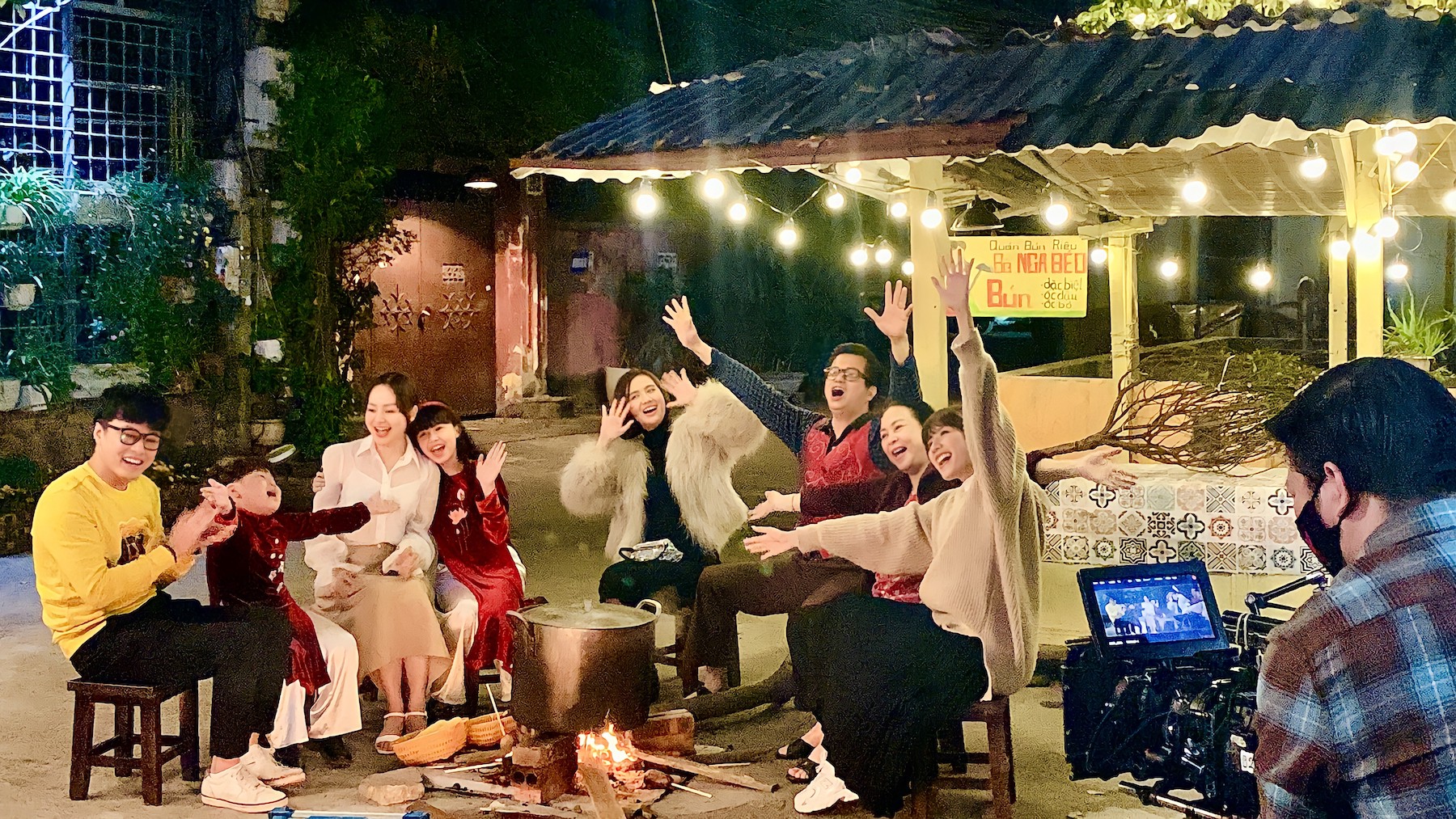 hau truong ngoai truyen thuong ngay nang ve lo canh duy thieu gia di sam tet cho nha gai van trang1