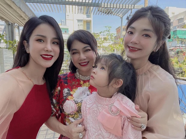 diep lam anh don tet ben me chong cu hau ly hon thieu gia duc pham vang mat1 copy diep lam anh don tet ben me chong cu hau ly hon thieu gia duc pham vang mat1 copy
