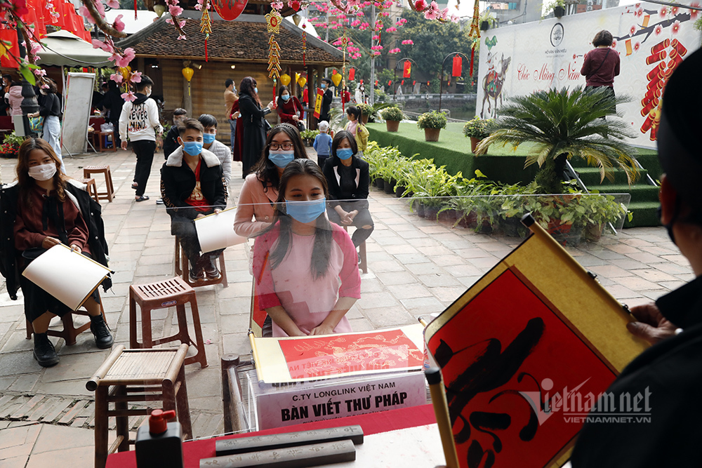 ha noi si tu xep hang dai xin chu dau nam ben ngoai van mieu quoc tu giam1 ha noi si tu xep hang dai xin chu dau nam ben ngoai van mieu quoc tu giam1