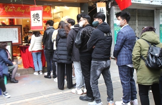 ha noi si tu xep hang dai xin chu dau nam ben ngoai van mieu quoc tu giam4 ha noi si tu xep hang dai xin chu dau nam ben ngoai van mieu quoc tu giam4