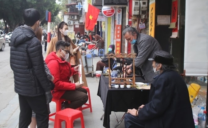 ha noi si tu xep hang dai xin chu dau nam ben ngoai van mieu quoc tu giam5 ha noi si tu xep hang dai xin chu dau nam ben ngoai van mieu quoc tu giam5