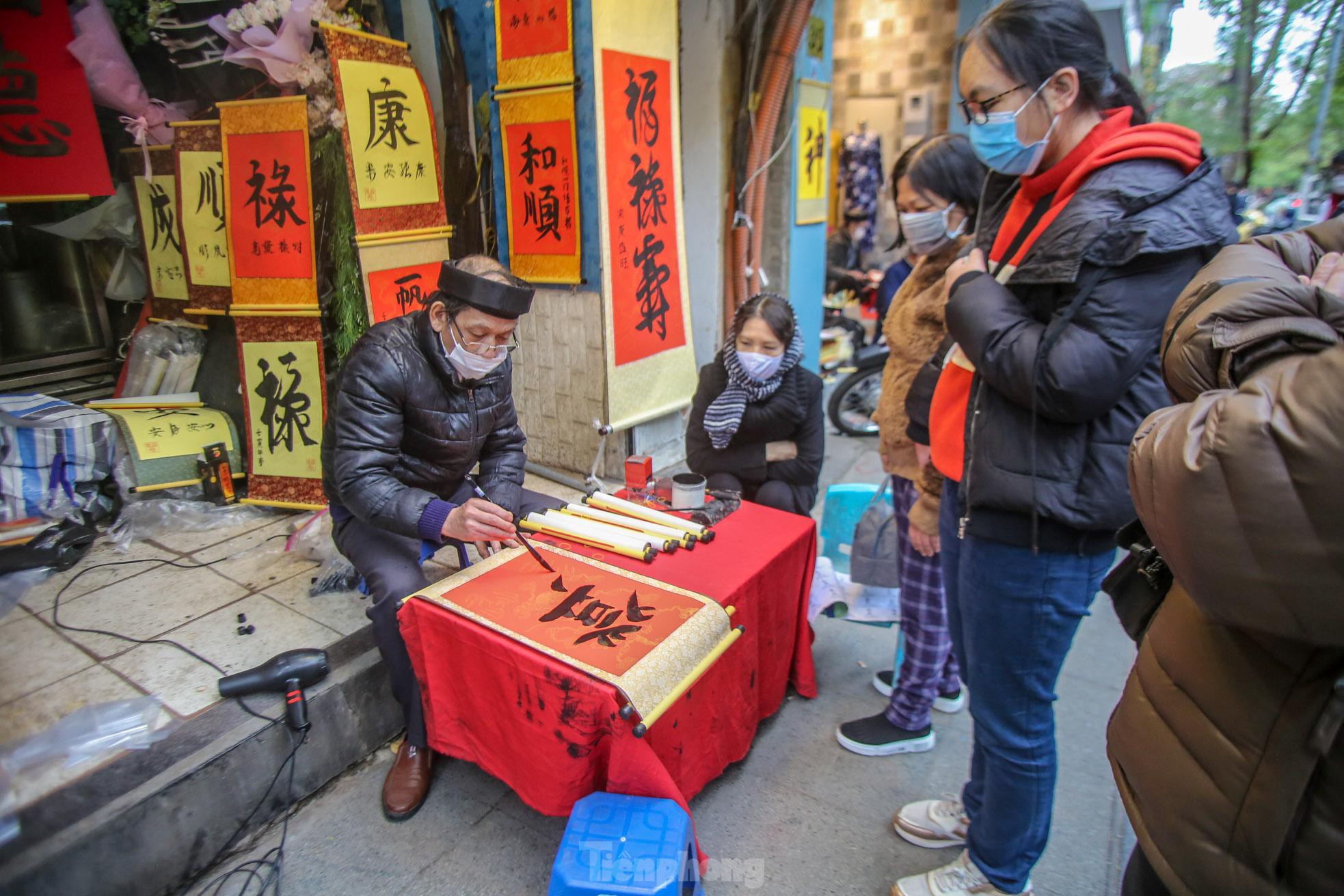 ha noi si tu xep hang dai xin chu dau nam ben ngoai van mieu quoc tu giam6 ha noi si tu xep hang dai xin chu dau nam ben ngoai van mieu quoc tu giam6