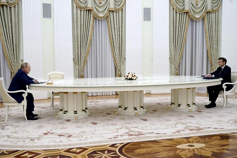 he lo nguyen nhan tong thong putin macron ngoi cach nhau 4m tai dien kremlin1 he lo nguyen nhan tong thong putin macron ngoi cach nhau 4m tai dien kremlin1