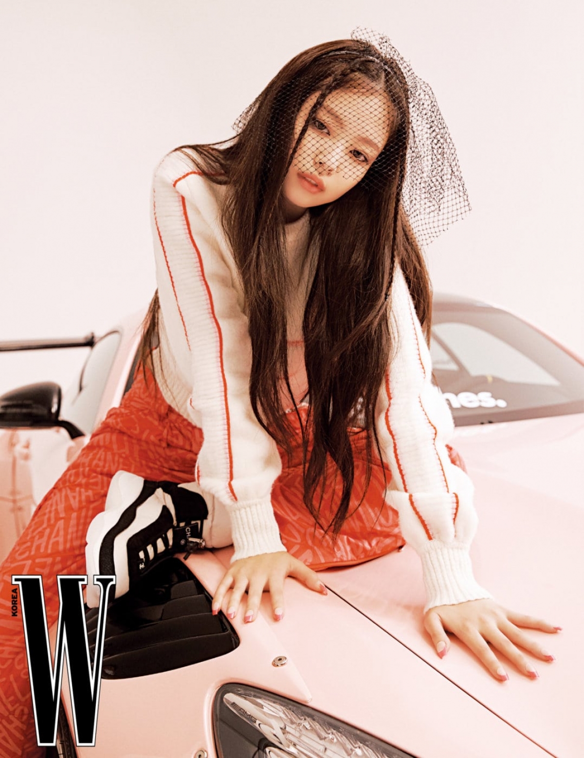 muc cat xe quang cao cao ngat nguong cua jennie va lisa blackpink1 muc cat xe quang cao cao ngat nguong cua jennie va lisa blackpink1