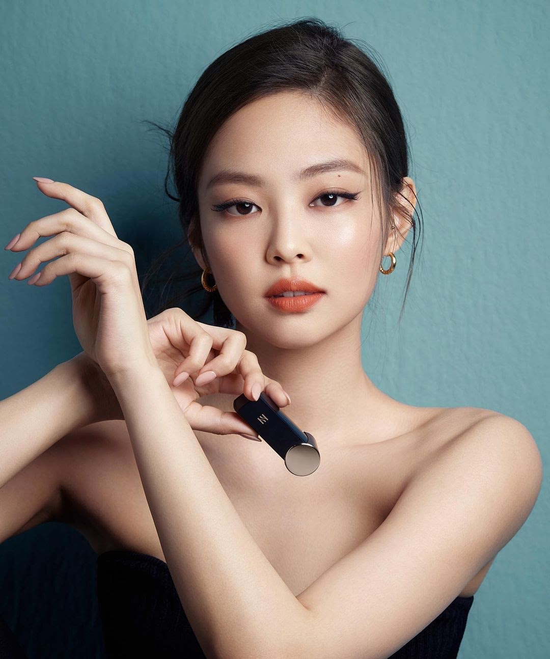 jennie blackpink khoe ve dep thoi thuong trong bo anh quang cao moi1