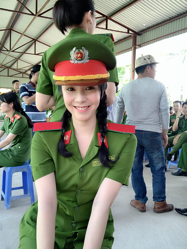 thanh bi thoat mac gai hu hoa than vao vai thieu uy xinh dep trong bao ngam8 thanh bi thoat mac gai hu hoa than vao vai thieu uy xinh dep trong bao ngam8