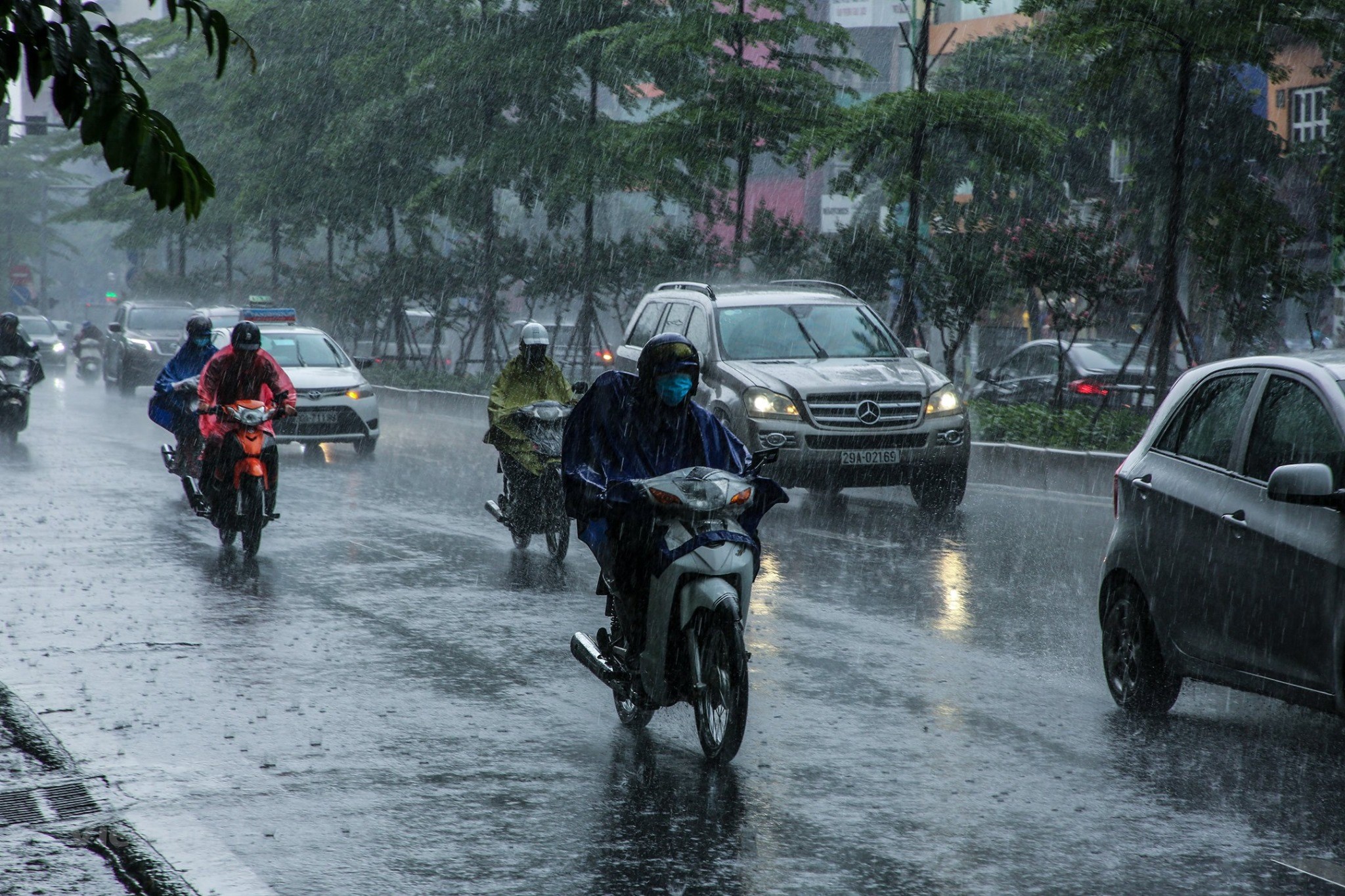 tin tuc du bao thoi tiet hom nay 6 3 ha noi co mua rao va dong rai rac