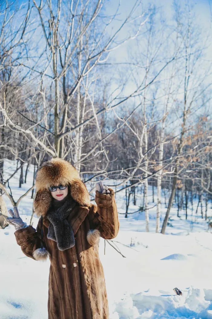 tin tuc sao hoa ngu moi nhat ngay 17 3 2022 trieu le dinh lo anh bi chup len o hau truong phim1 copy