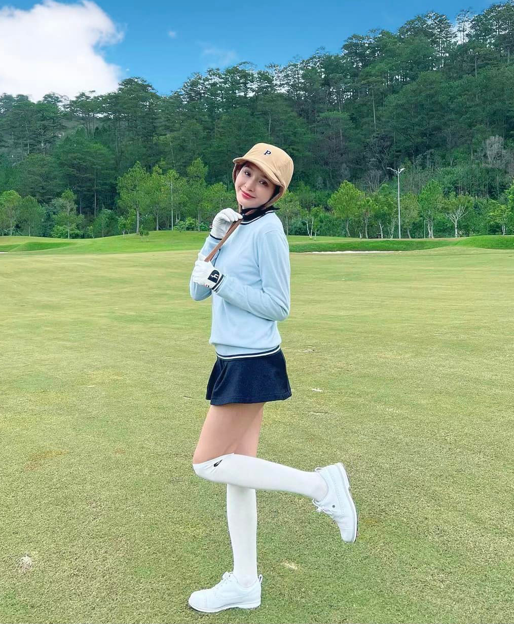 thoi trang danh golf da dang cua hien ho luc dang yeu khi cuc ky sang chanh3