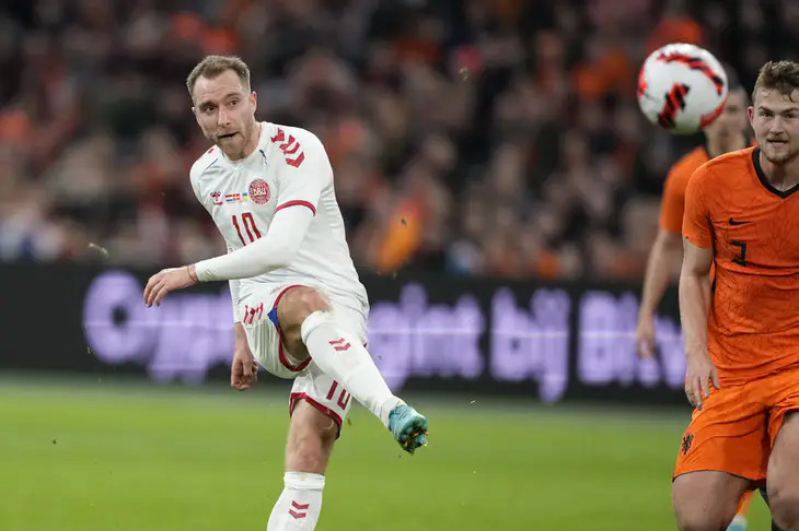 christian eriksen tai xuat ghi ban an tuong vao luoi ha lan1